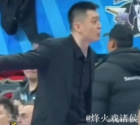 杨鸣不满判罚被驱逐出场，辽宁队情绪失控导致比赛翻盘